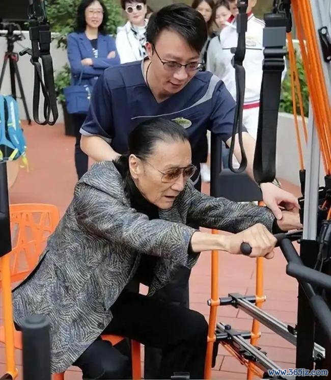 谢贤一年前已不太认得人 晚年饱受病痛折磨